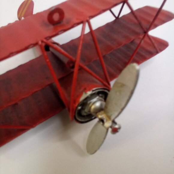 Vintage World War 1 Tri-Plane Airplane Metal Red Decor Model 6" x 6" - Picture 11 of 13